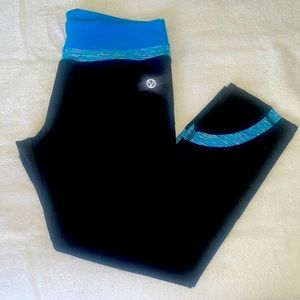 4/$20 Vogo Athletica black capri leggings Size S